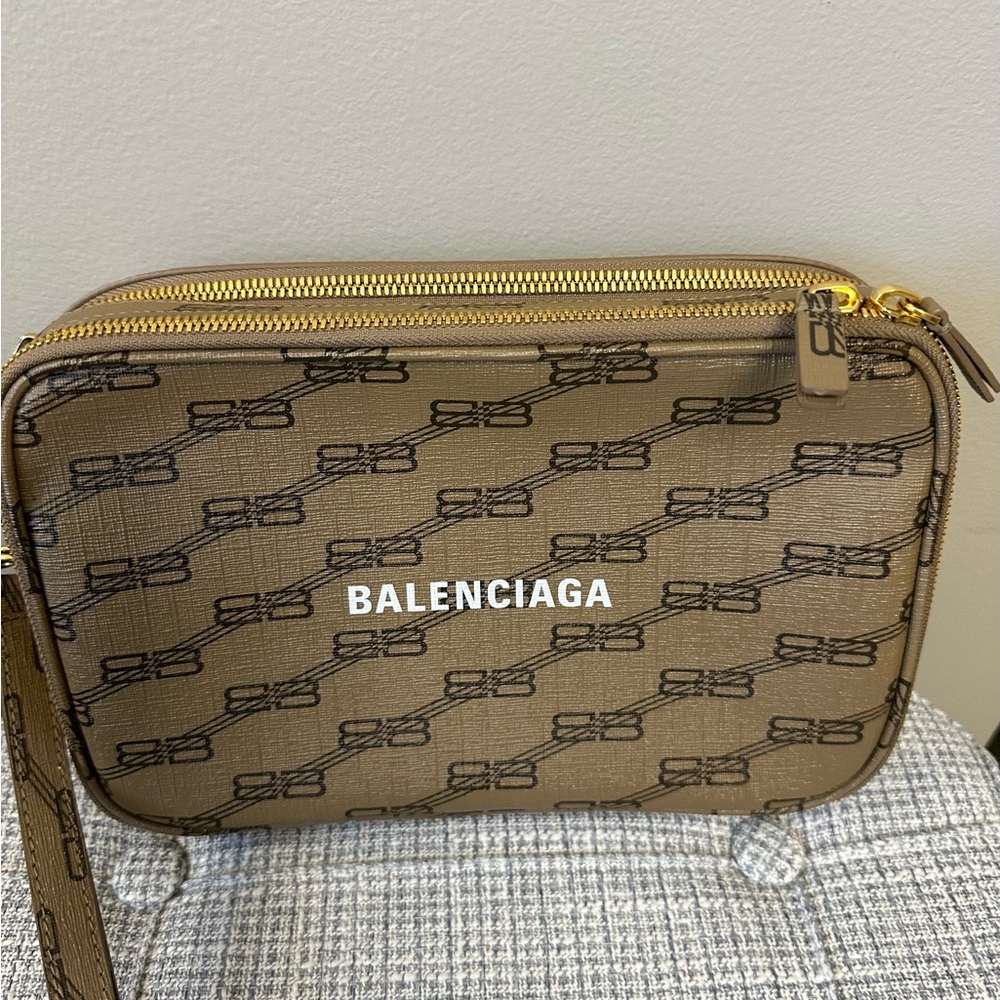 Balenciaga Monogram Bag with Black Logo Pattern - Picture 2 of 11